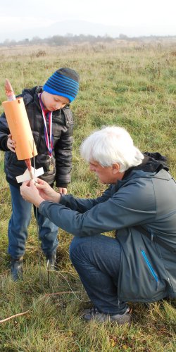 stand raketa s trubkovym stabizatorem